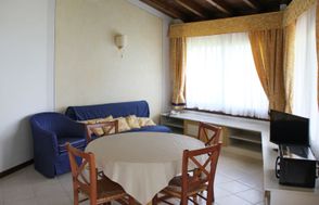 Front Lake Resort Le Corti del Lago Apartment 4