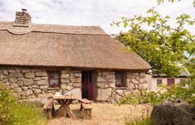 Historical Thatch Cottage 