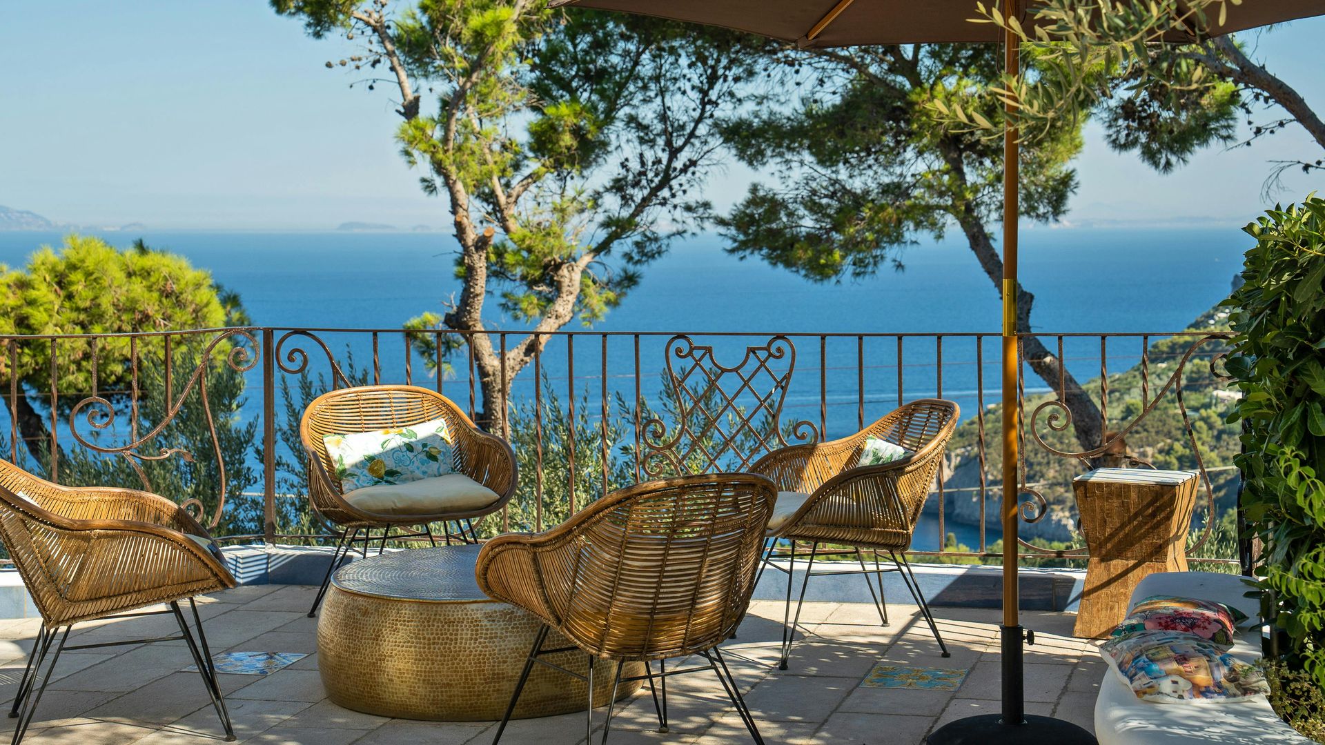 Capri Colours photo 6