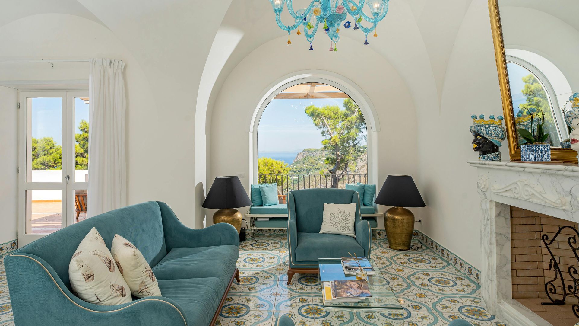 Capri Colours photo 2
