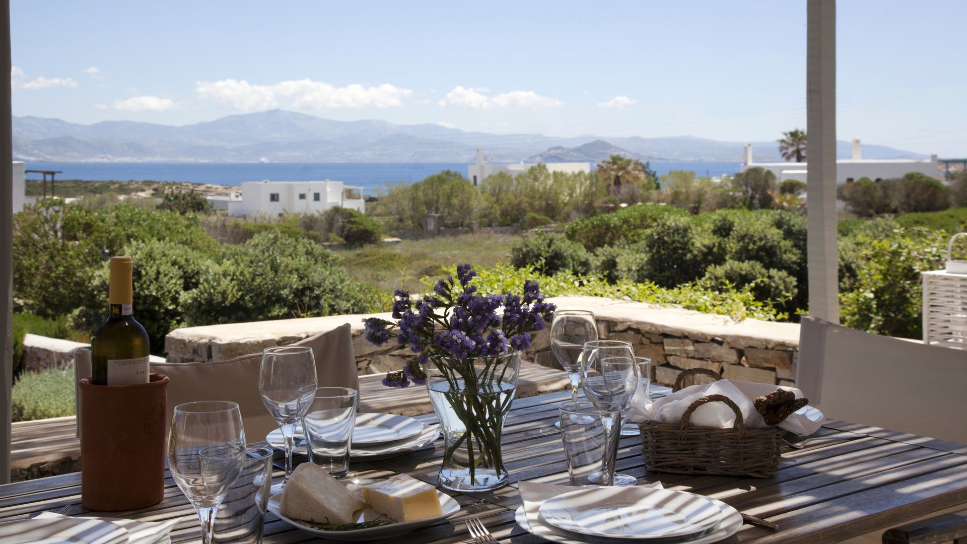 Idyllic Holiday Villa - Views, Garden, nr Beach photo 1
