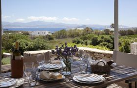 Idyllic Holiday Villa - Views, Garden, nr Beach 