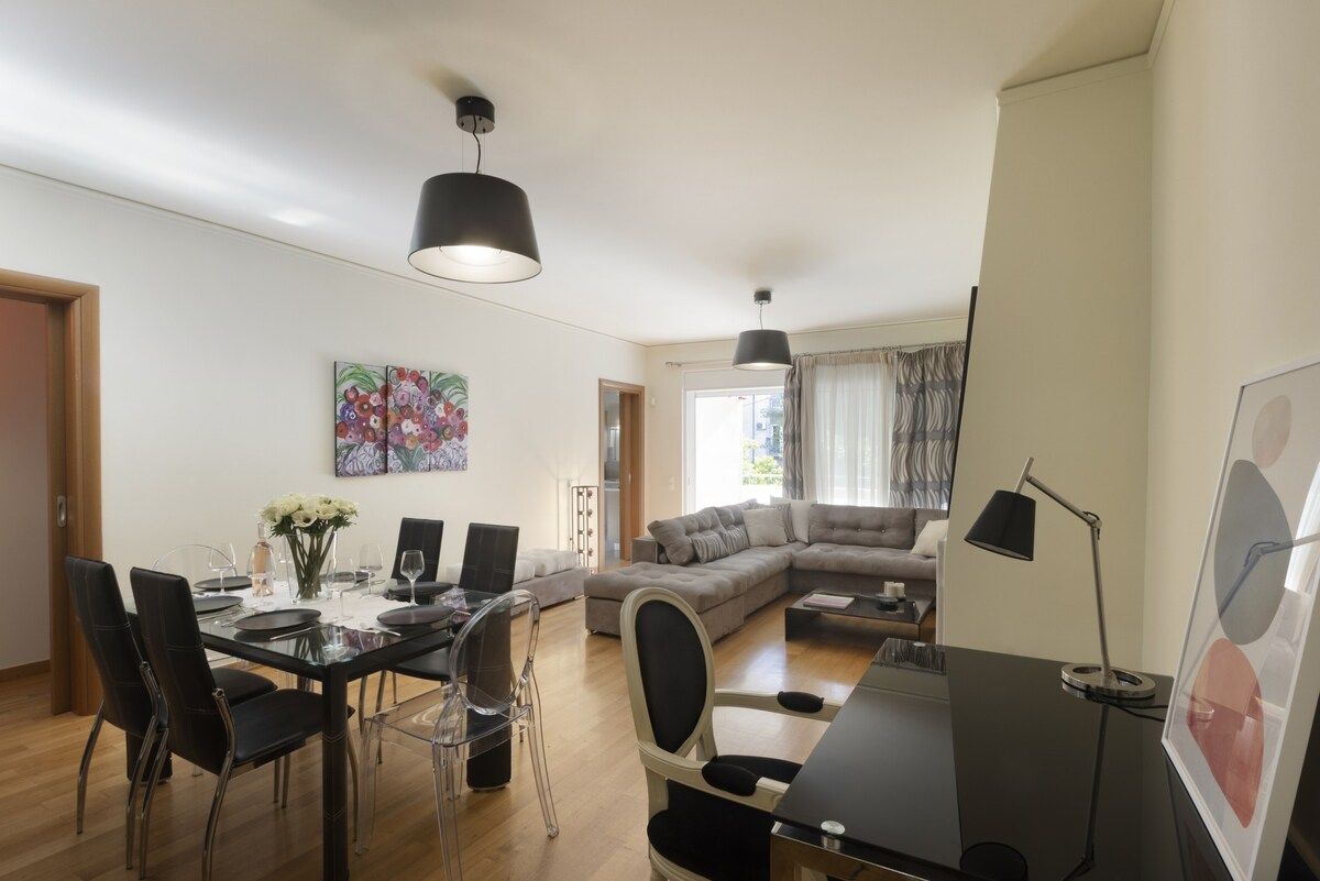 3BR Prime APT a breath away from the Acropolis! photo 1
