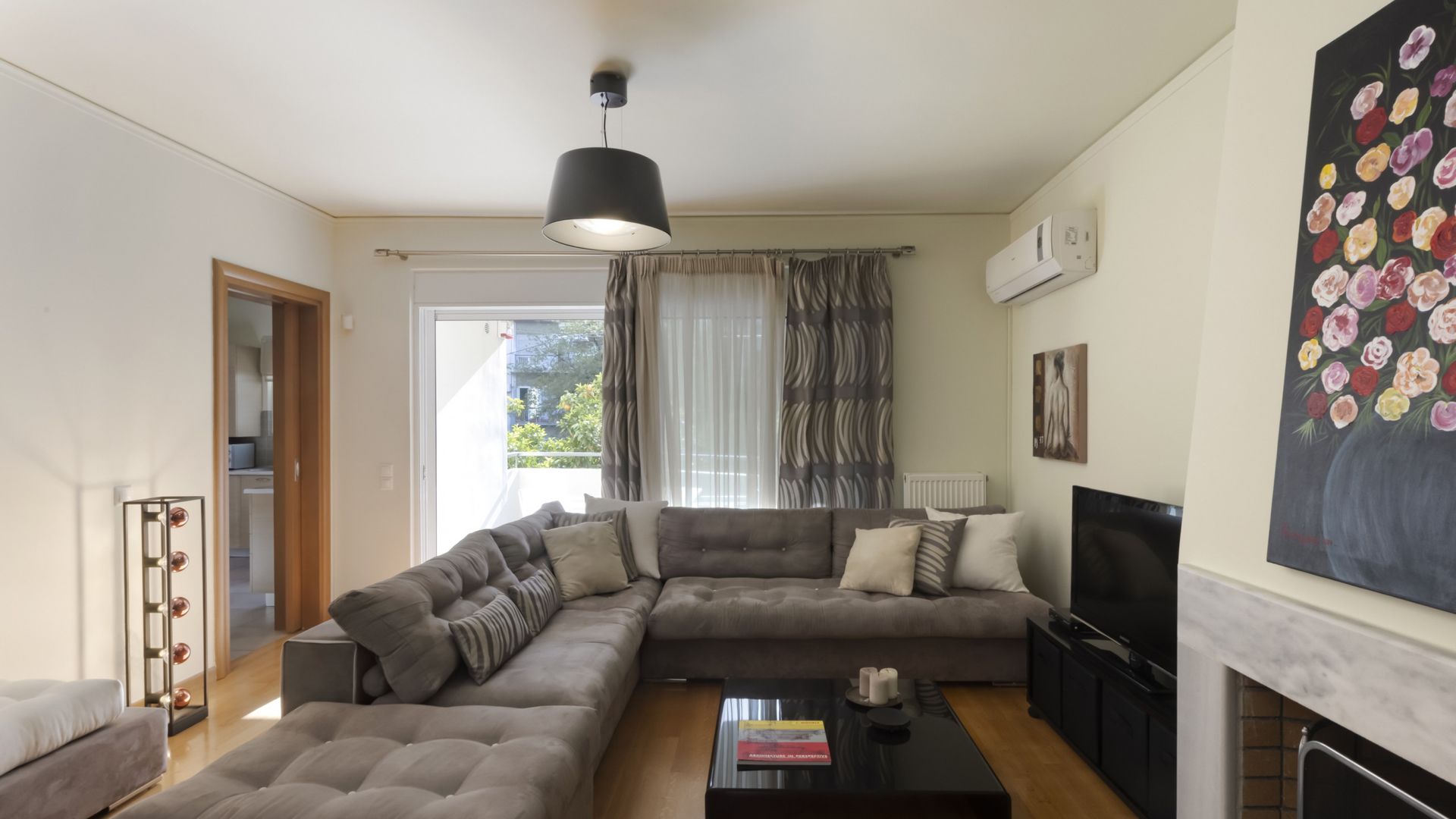 3BR Prime APT a breath away from the Acropolis! photo 2