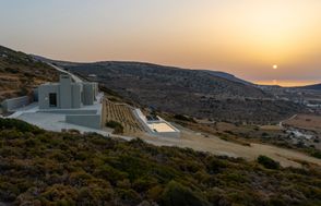 Stunning High-End Beauty with Bird’s Eye Vistas.