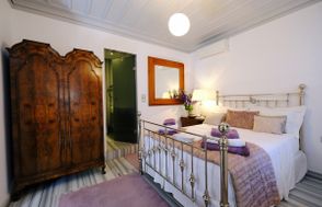 Luxurious room in a Myrina townhouse - Sage Room 