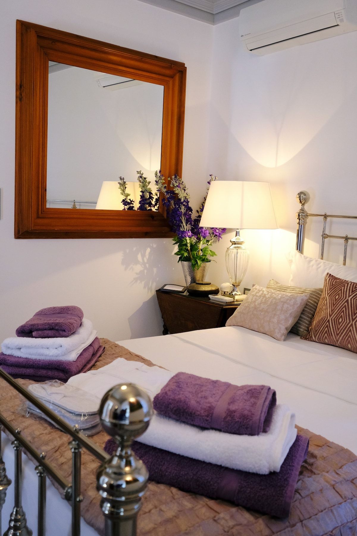 Luxurious room in a Myrina townhouse - Sage Room photo 2