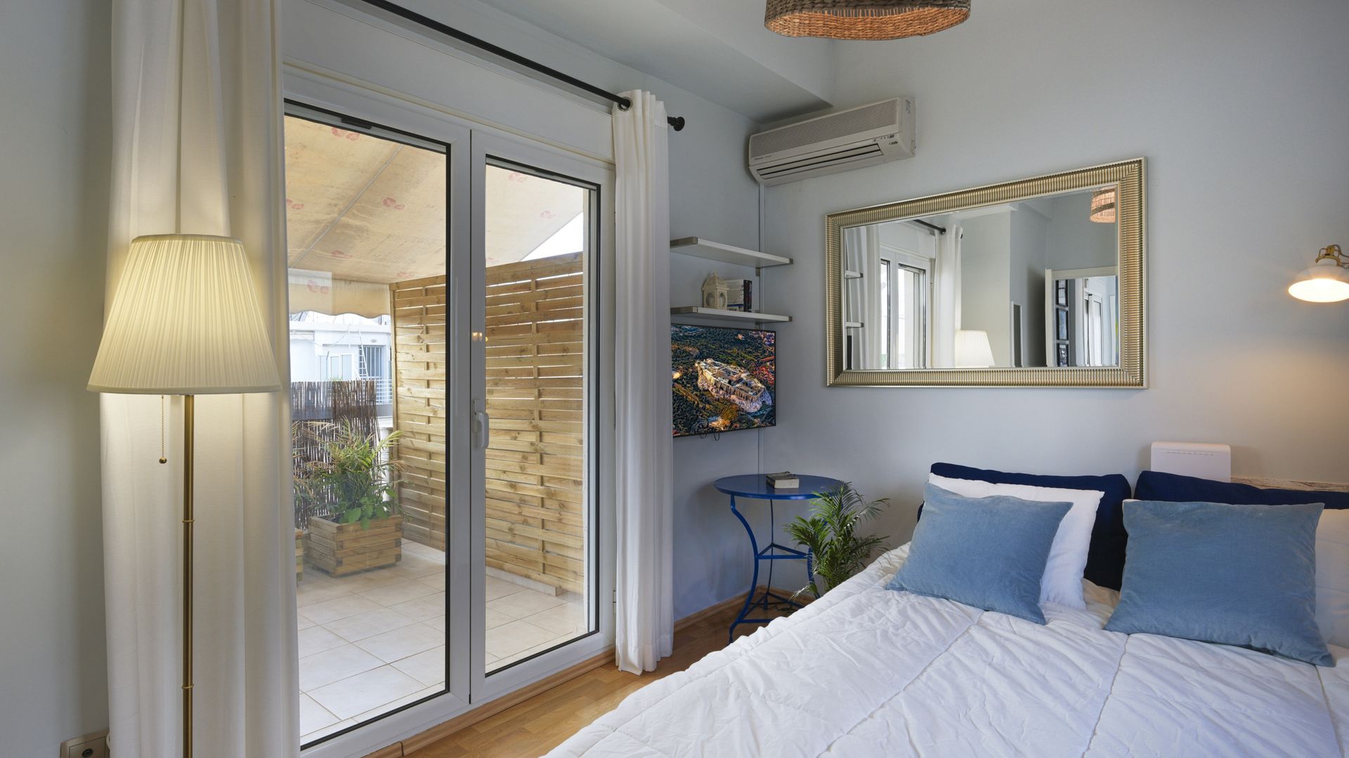 Private terrace loft in the heart of Koukaki, ATH photo 4