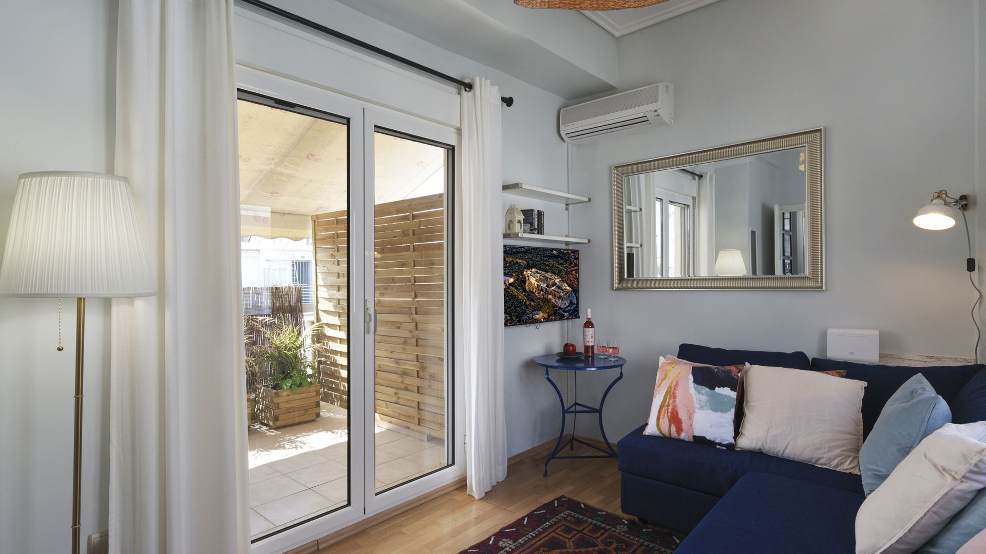 Private terrace loft in the heart of Koukaki, ATH photo 3