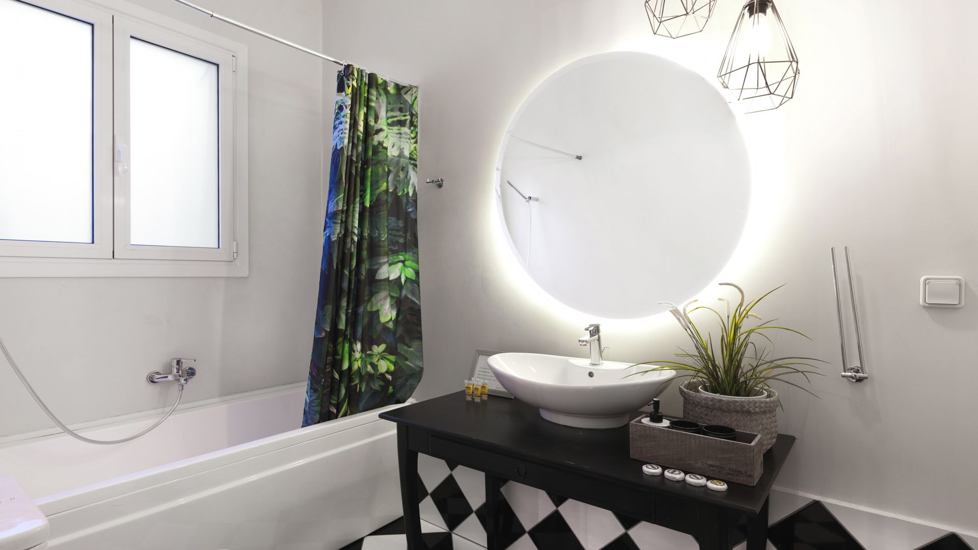 Centrally Athenian Apartment with Jacuzzi photo 5