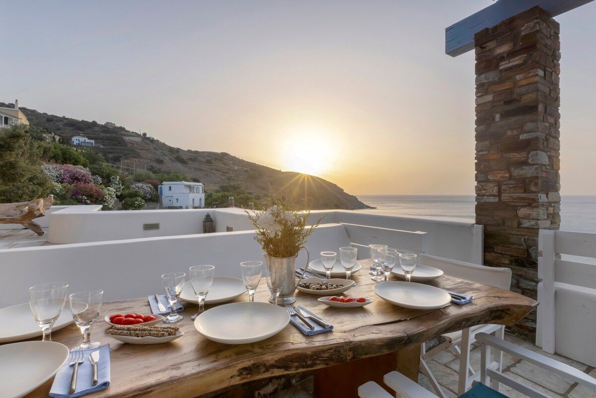 Luxury villa by the beach photo 1