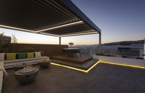 STUNNING PENTHOUSE WITH SPECTACULAR VISTAS! 