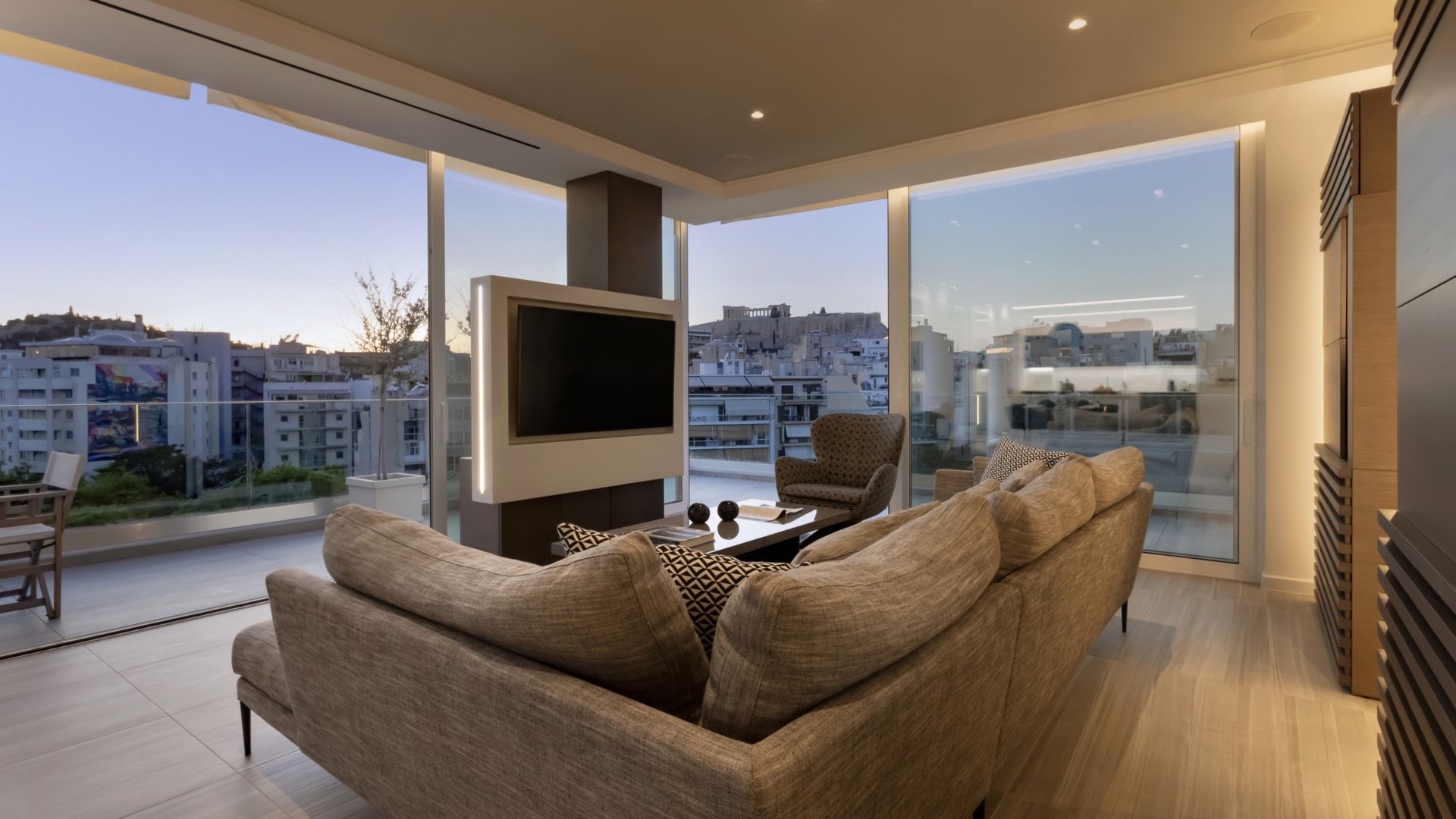 Über Lux 2 BR Penthouse with Acropolis View photo 2
