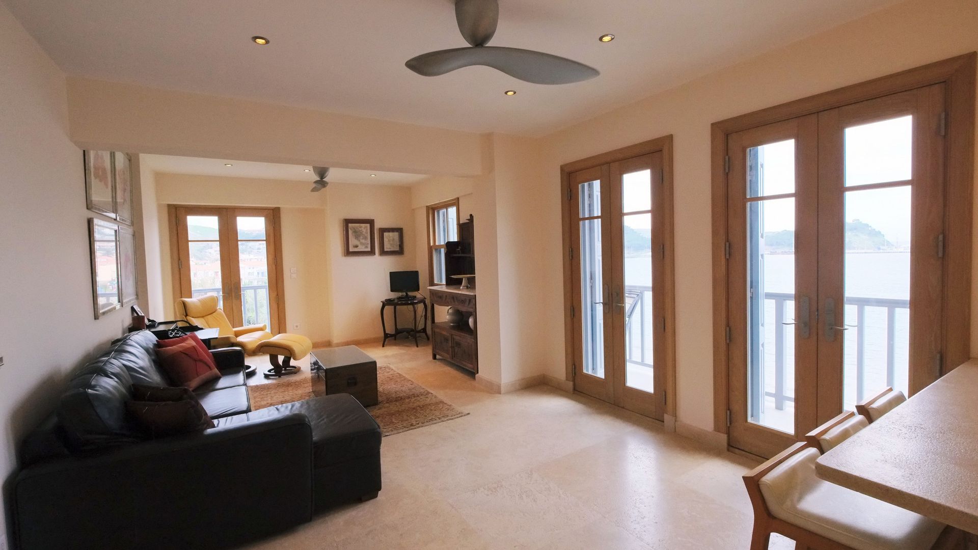 The Beachfront Villa (2nd Floor 3 Bed Apartment) photo 3