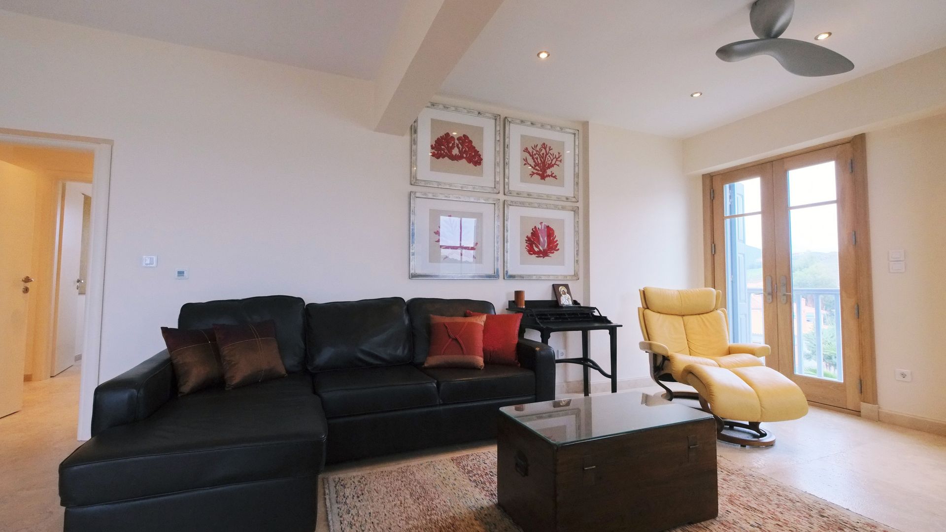 The Beachfront Villa (2nd Floor 3 Bed Apartment) photo 2