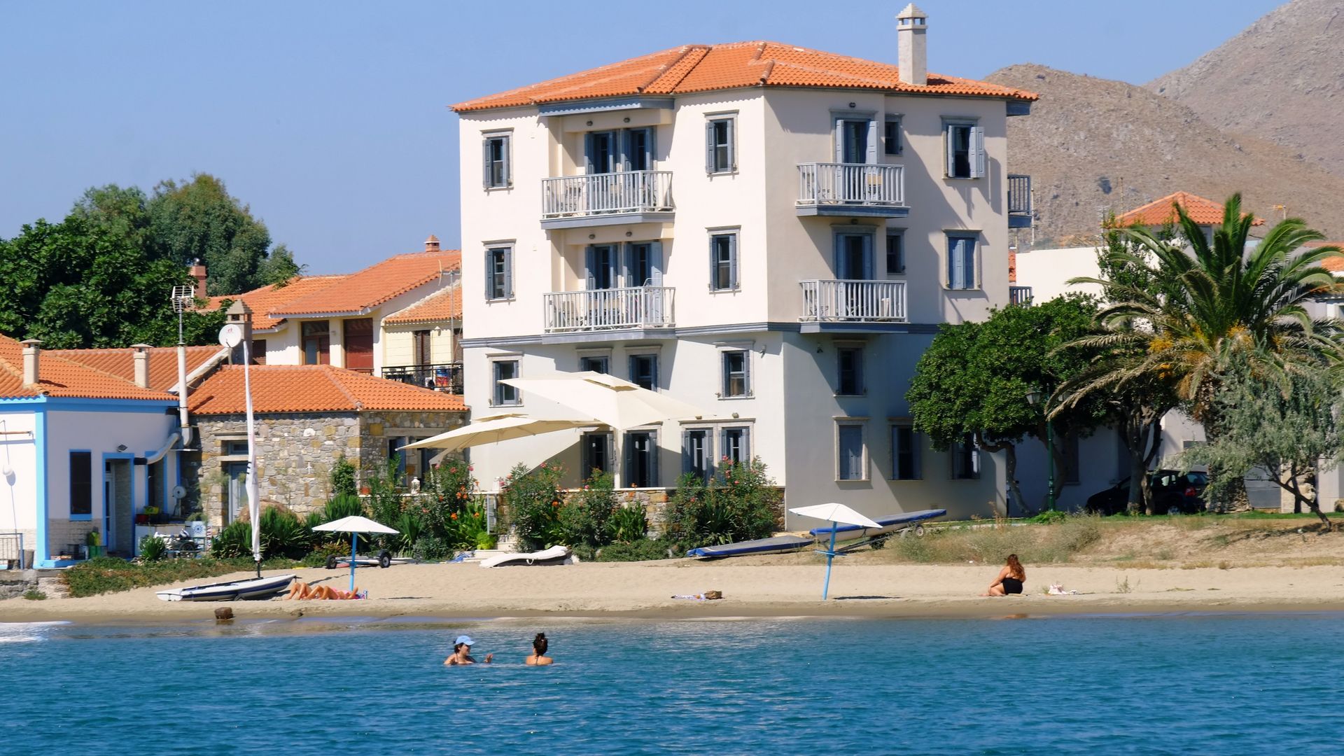 The Beachfront Villa (1st Floor 3 Bed Apartment) photo 1