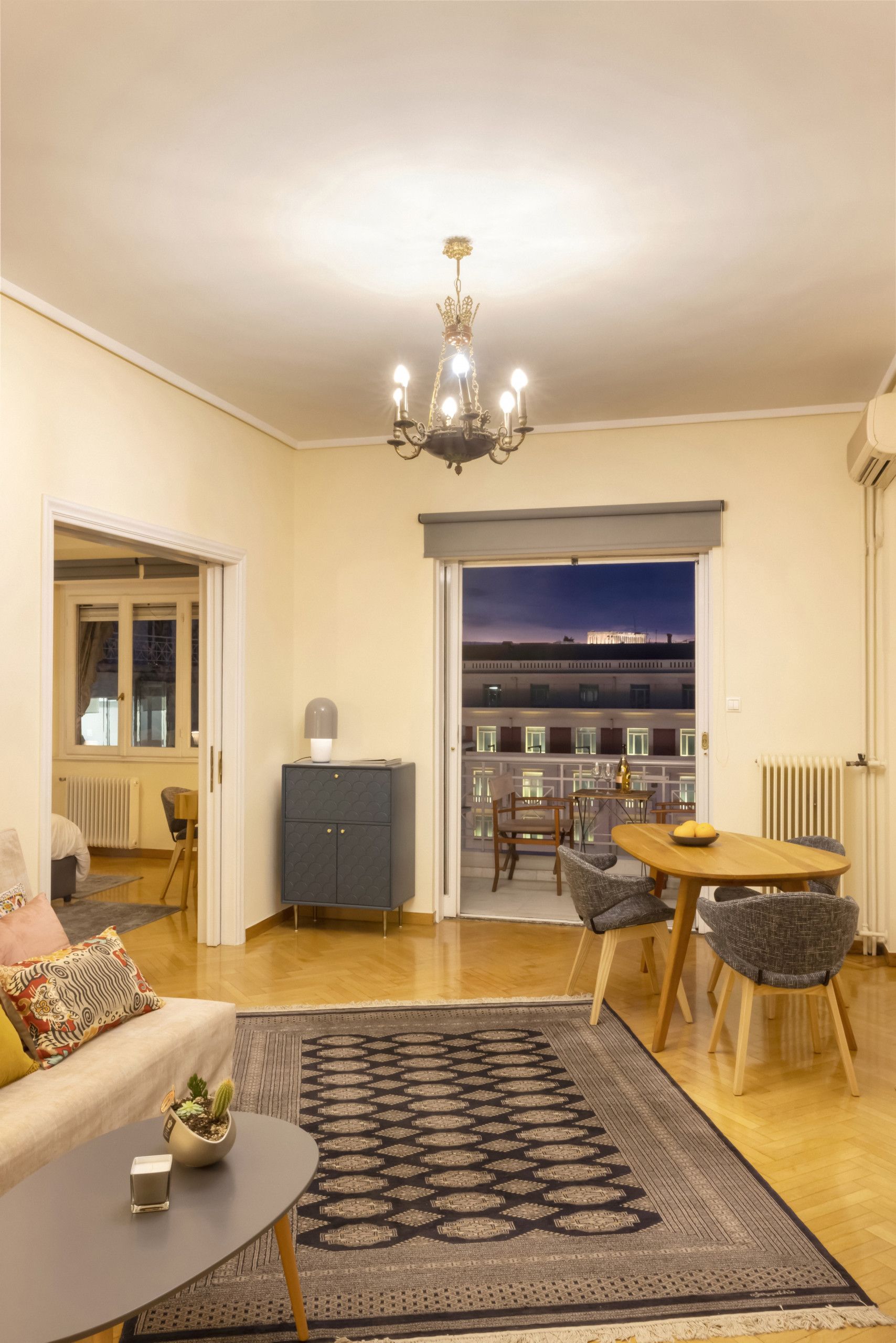 An aristocratic 1 BR in the heart of Athens. photo 4
