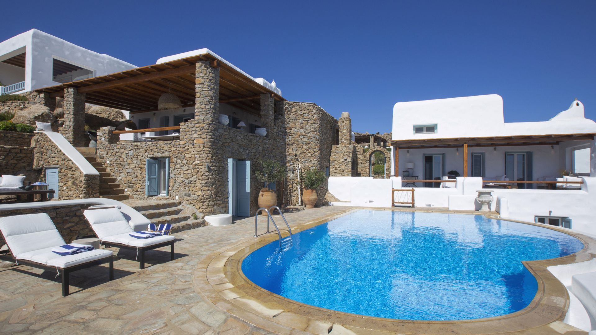 Villa Aerie - Sweeping sea views, eclectic style photo 1