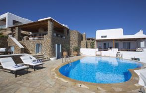 Villa Aerie - Sweeping sea views, eclectic style 