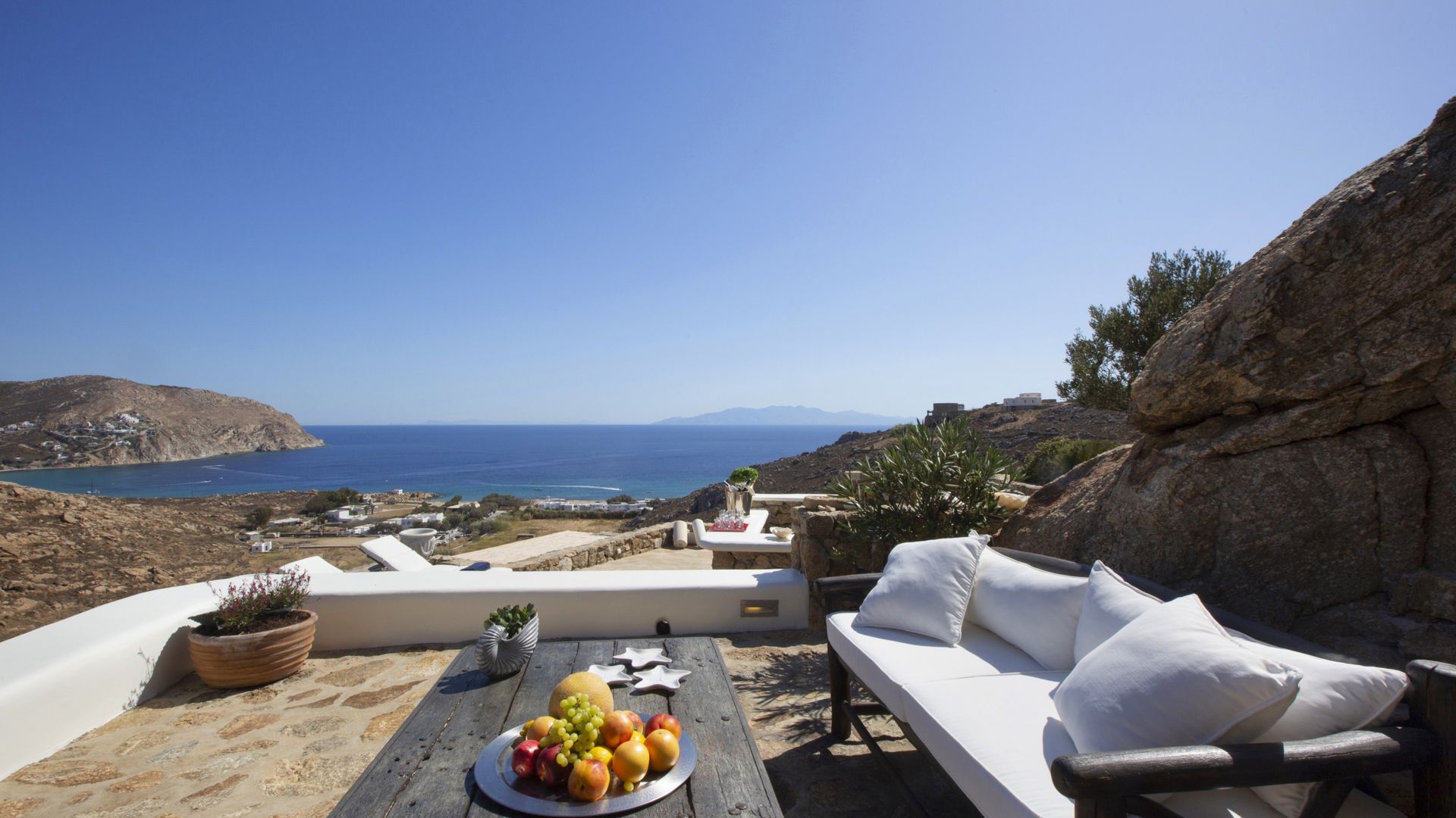 Villa Aerie - Sweeping sea views, eclectic style photo 2