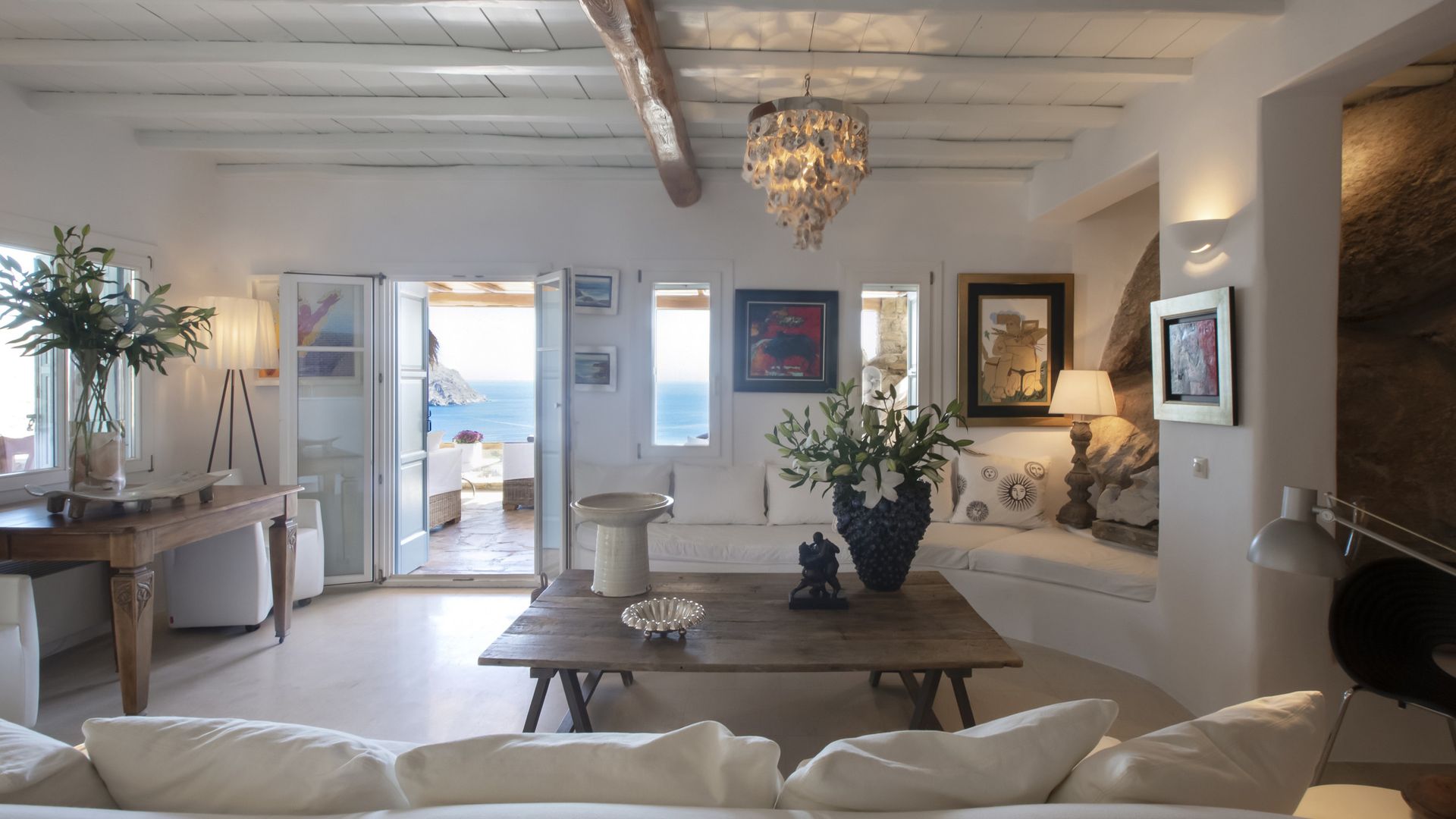 Villa Aerie - Sweeping sea views, eclectic style photo 3