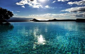 Gorgeous pool villa, stunning sea views, helipad! 
