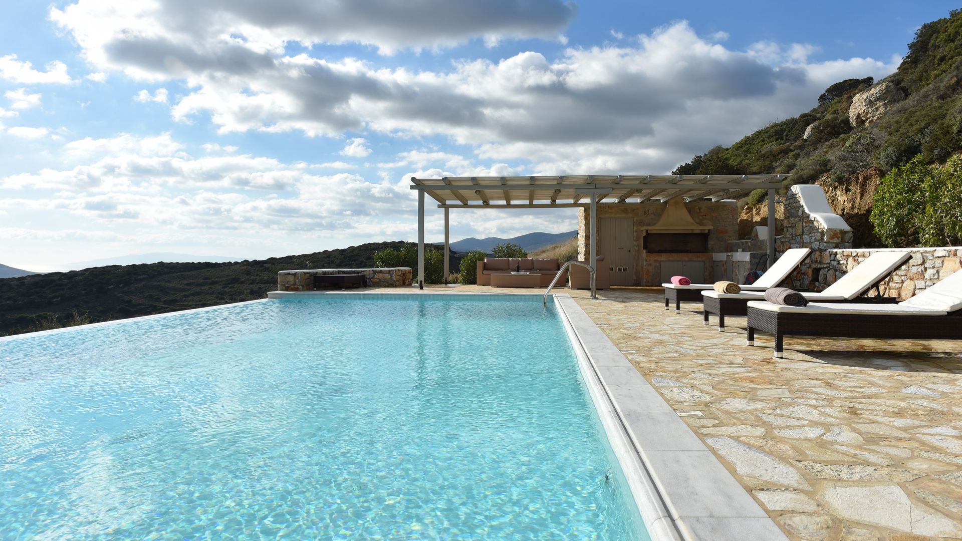 Exquisite villa for 10 with pool, helipad photo 2