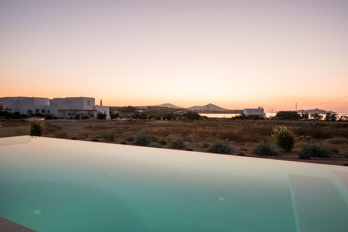 SPECTACULAR 5 BR SEAFRONT VILLA AT PRIME LOCATION photo 2