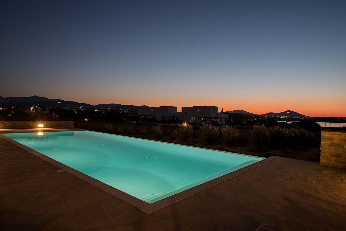 SPECTACULAR 5 BR SEAFRONT VILLA AT PRIME LOCATION photo 3