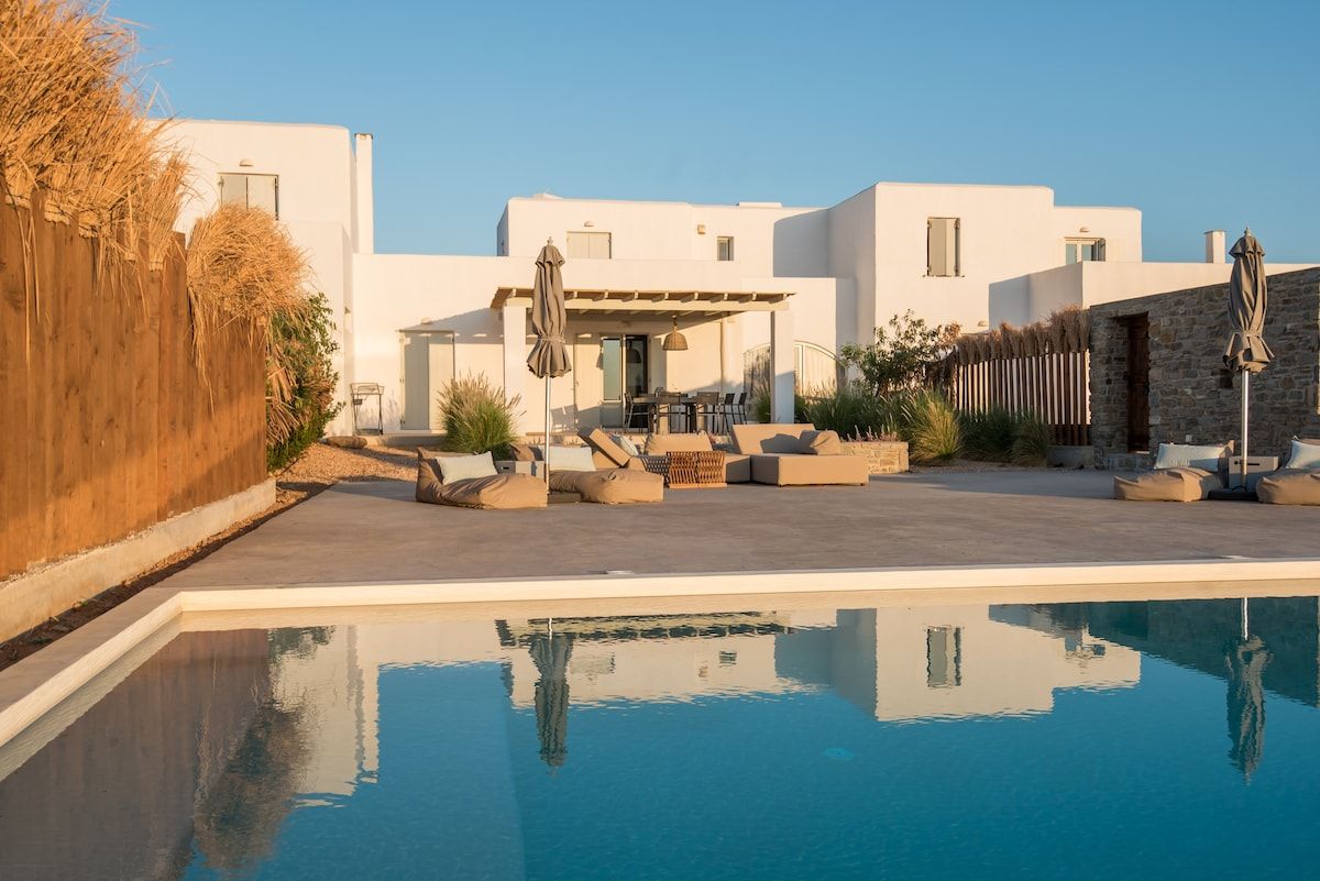 4BR SEAFRONT GEM. STUNNING & AT TOP LOCATION photo 5