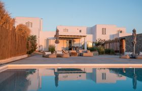 4BR SEAFRONT GEM. STUNNING & AT TOP LOCATION 