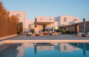 4BR SEAFRONT GEM. STUNNING & AT TOP LOCATION 