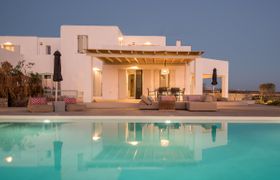 5BR Beachfront Über Boho Chic Villa, Top Location! 
