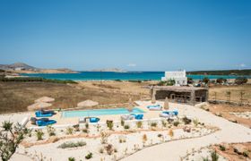 Funky holiday villa with pool, next to the beach