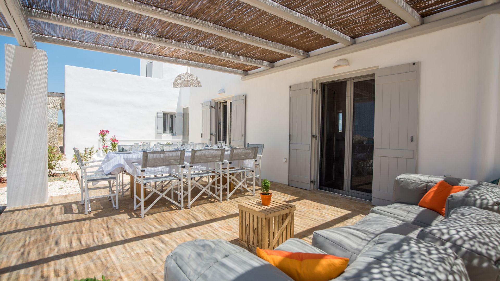 Funky holiday villa with pool, next to the beach photo 5