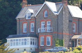 Highcliffe House reviews