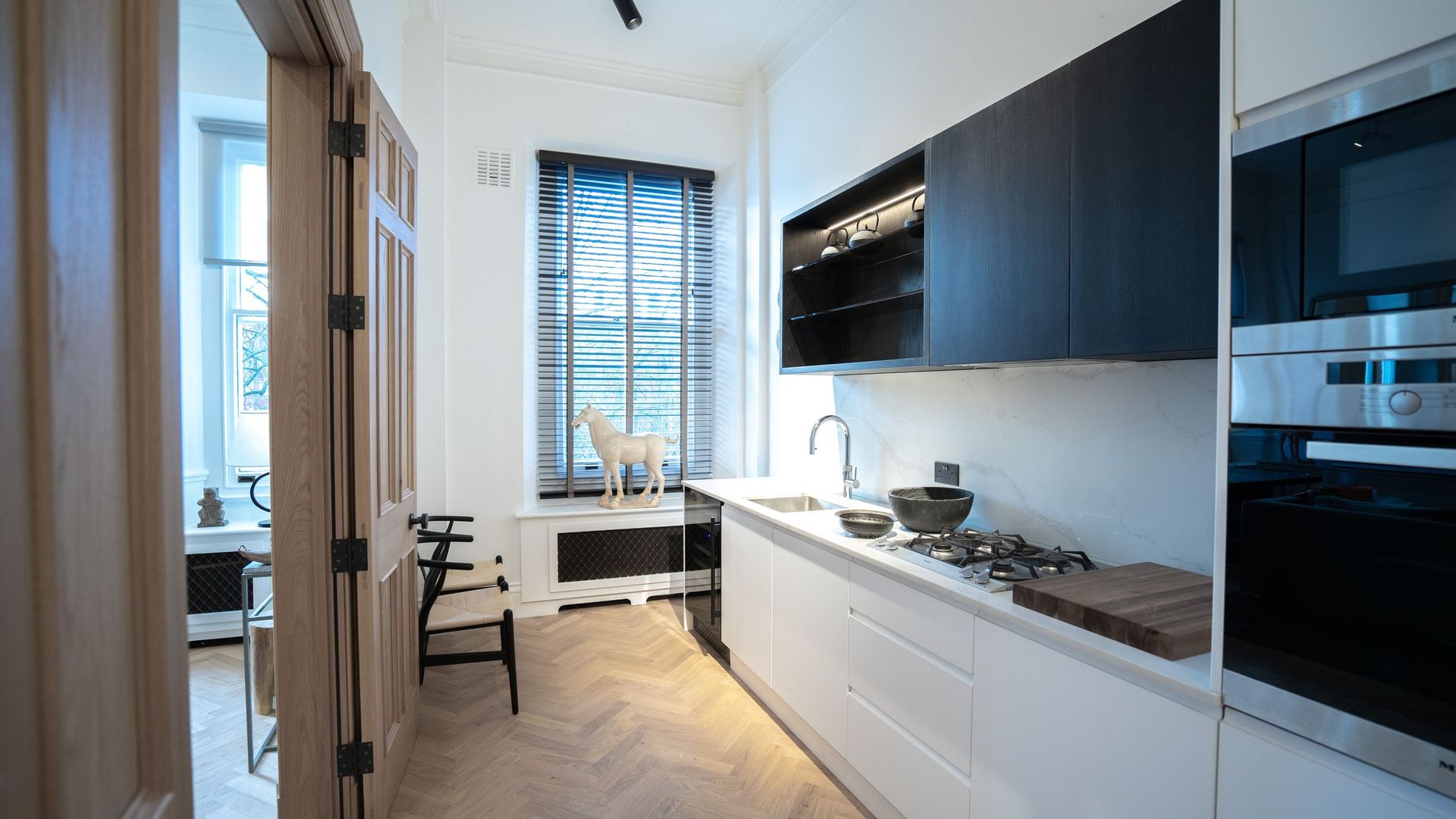 Knightsbridge Chic photo 2