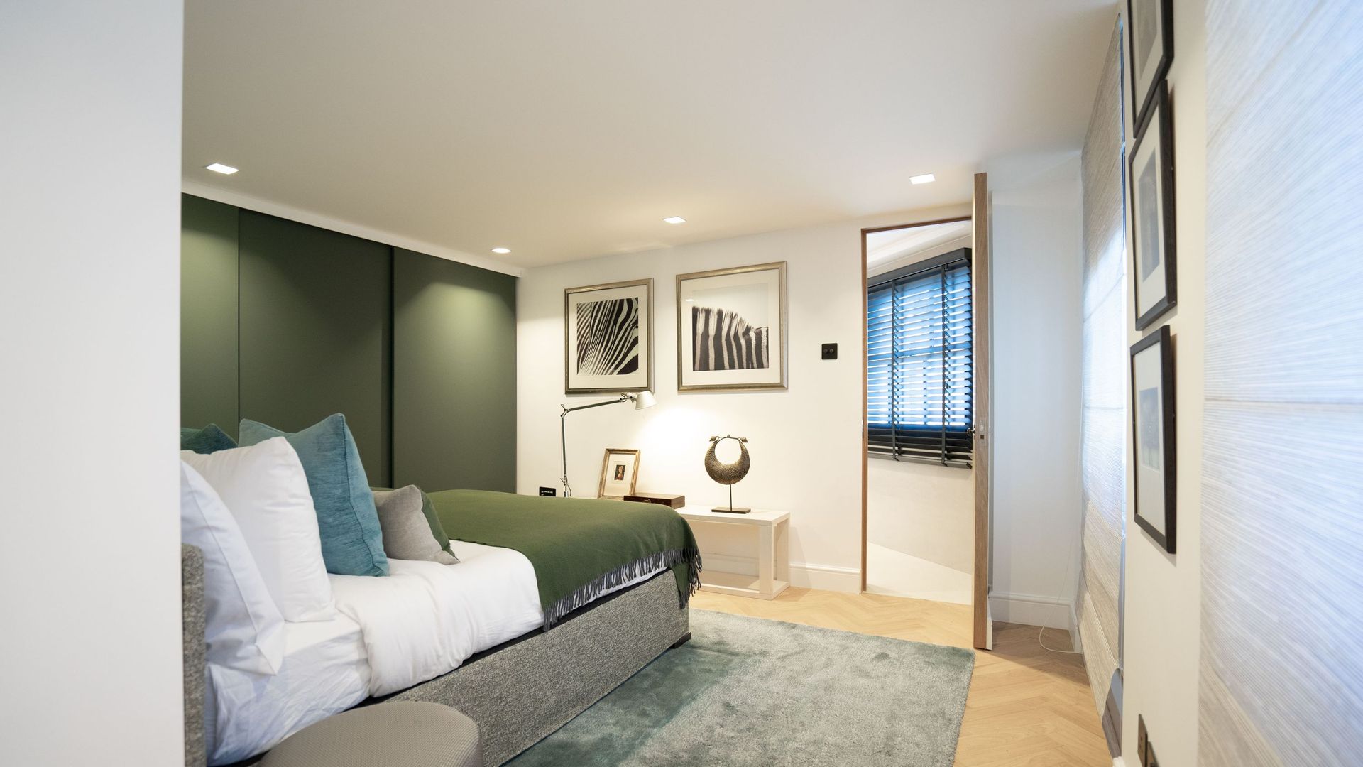 Knightsbridge Chic photo 10