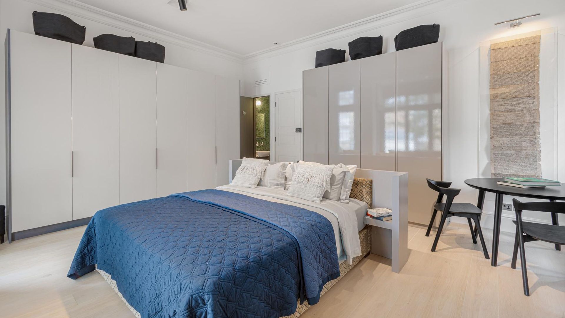 Chelsea Luxe photo 4