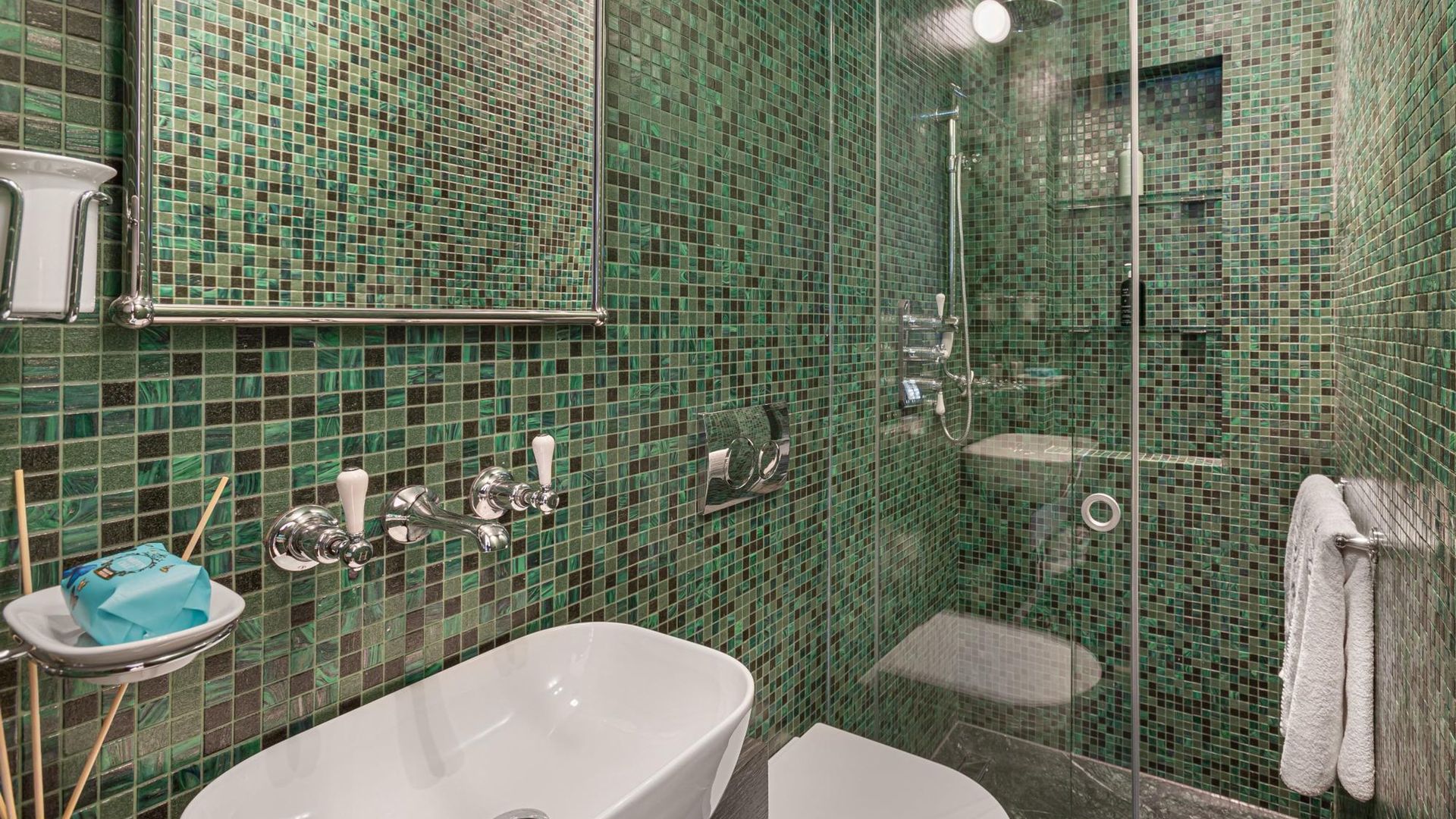 Chelsea Luxe photo 8