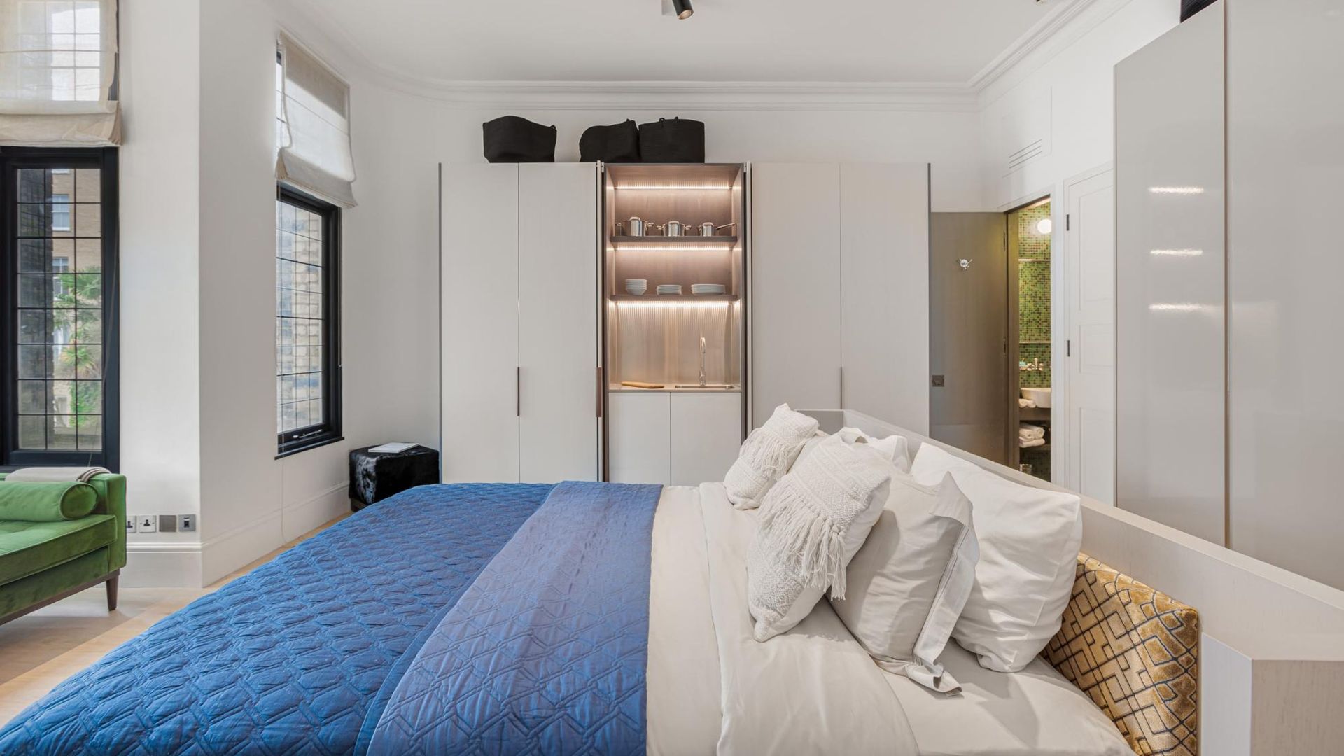 Chelsea Luxe photo 5