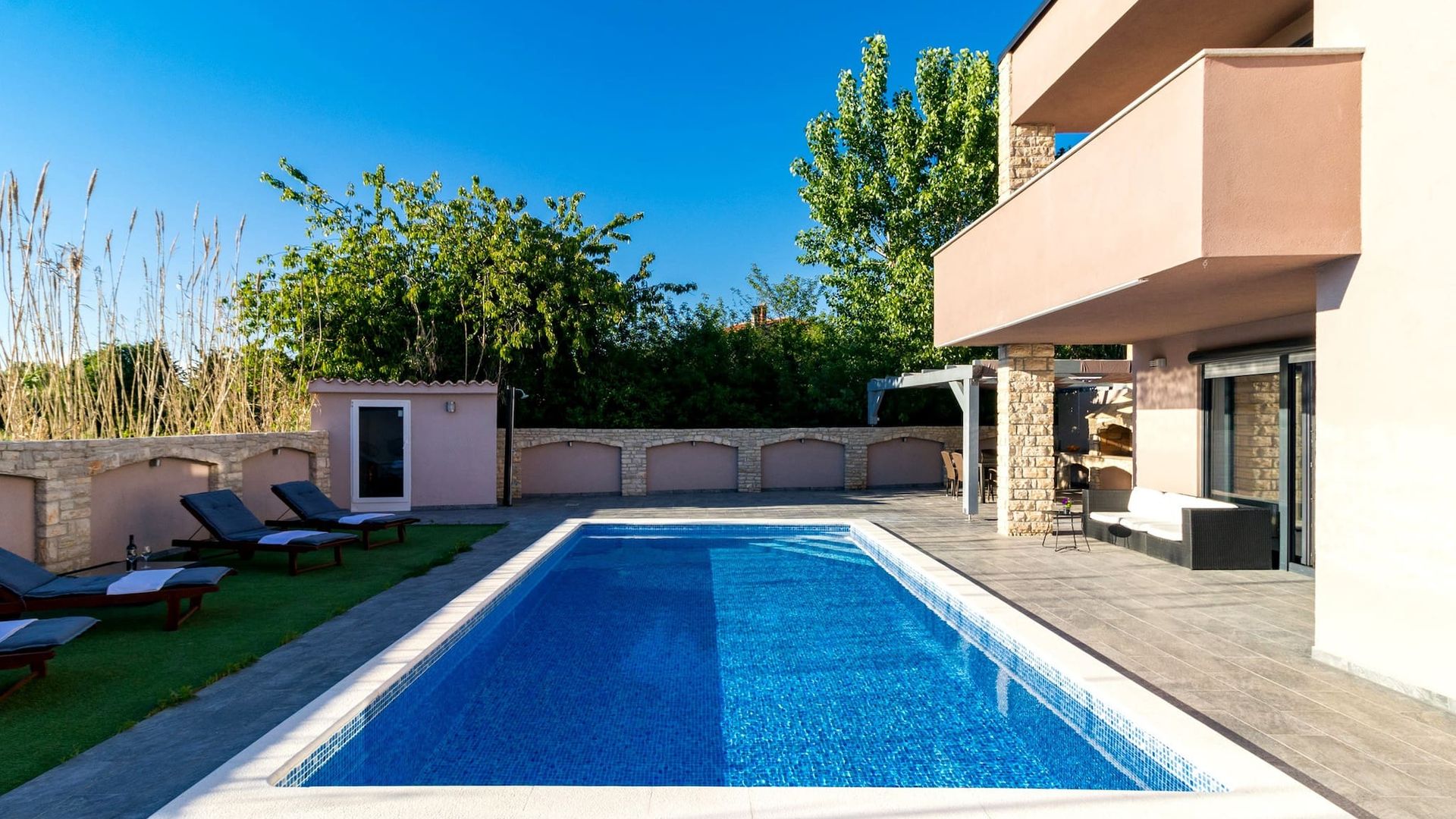 Beautiful Villa Nika with Heated Pool photo 5