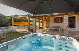 Nature Oasis, Jacuzzi, Bikes - Casa Vala Romana