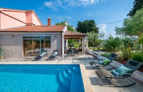 Charming Holiday House Mara