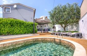 Holiday House Ulika with Private Pool 