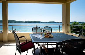 Villa Gulli - Apartment Gold with Private Beach