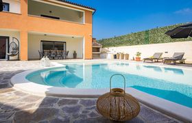 Villa Nur Amela - Pool, Jacuzzi, Darts