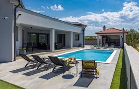 Villa Speranza with Private Illuminated Pool 