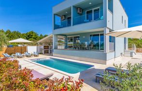 Villa with Pool and Sea View in Fazana - Horizont 