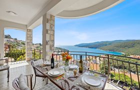 Lady M Gold - Balcony and Sea View